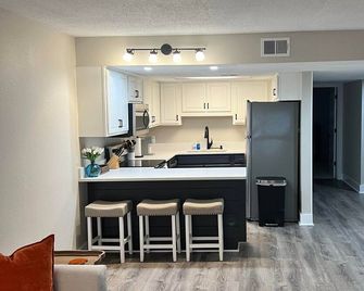 2BR 2BA Renovated Condo under 1 mile to Toomers - Auburn