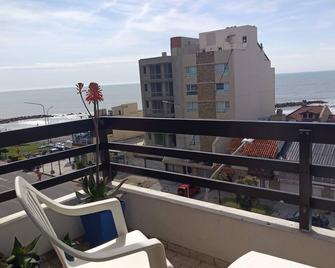 Bright and spacious apartment a few steps from the sea! - Mar del Plata - Balcón