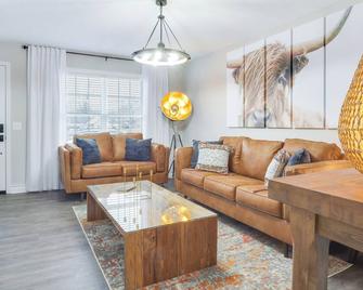 Modern Townhome Walk to Tennessee Tech University - Cookeville - Living room