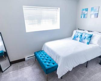 Minimalist at Best but Clean Centrally Accessible - Franklin - Bedroom