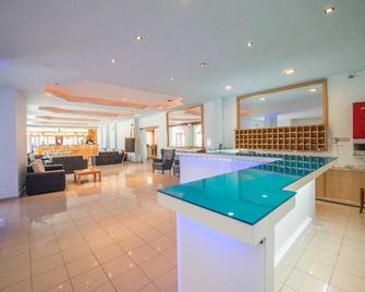 Silver Beach Hotel and Annexe Apartments - Roda