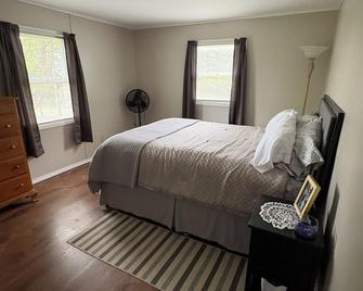 Wine Country Getaway - Burdett - Habitación