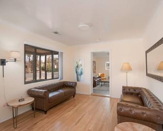 Tranquil Charm, Near Unm, Nob Hill - אלבקורקי - סלון