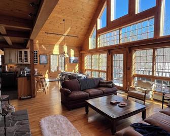 Charming 4-bedroom mountainside chalet on Sugarloaf golf course - Carrabassett Valley