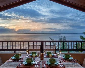 Absolute Oceanfront in Hilo! Read our Reviews! - Hilo - Balcony