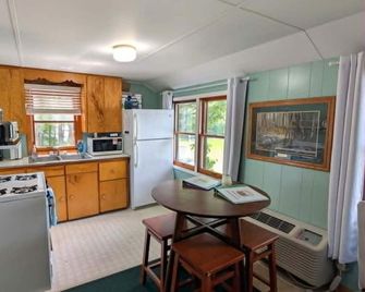 Lakefront Cabin w/Pontoon available! - Chetek - Cocina