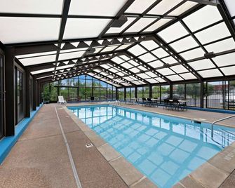 Econo Lodge London North - London - Басейн