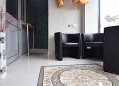 Premierlux Serviced Apartments - London - Front desk