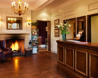 Three Ways House Hotel - Chipping Campden - Front desk