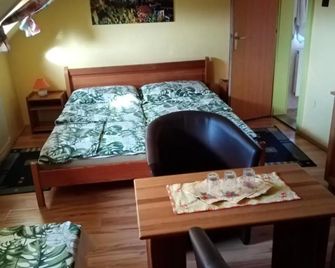 Toeroek Vendeghaz - Sopron - Chambre