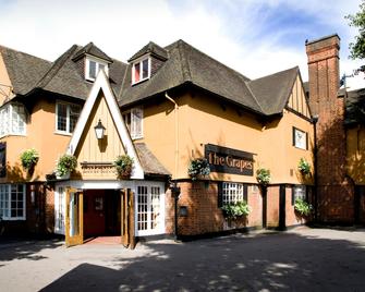 Premier Inn Hayes, Heathrow - Hayes - Building