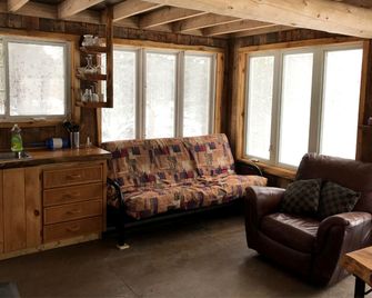 Secluded Pet-Friendly Cabin Surrounded near Mont-Tremblant National Park, Quebec - Saint-Jean-de-Matha