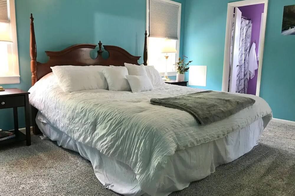 Spacious 3 Bedroom in Downtown Danville: Welcome to 4th Street Retreat - Danville - Slaapkamer
