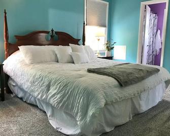 Spacious 3 Bedroom in Downtown Danville: Welcome to 4th Street Retreat - Danville - Schlafzimmer