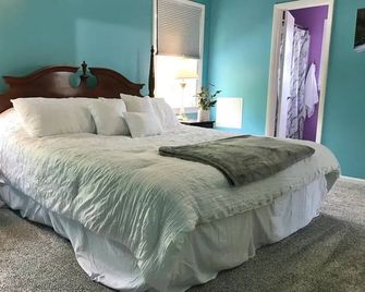 Spacious 3 Bedroom in Downtown Danville: Welcome to 4th Street Retreat - Danville - Slaapkamer