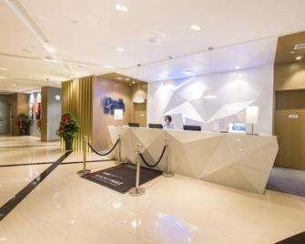 Holiday Inn Express Chengde Downtown - Chengde - Front desk