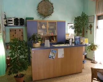 Albergo Cavi - Lavagna - Front desk