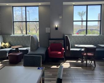 Hampton Inn & Suites Barstow - Barstow - Lounge