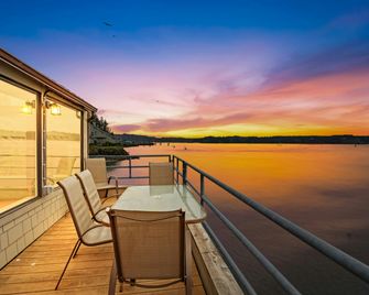 Embarcadero Resort Hotel & Marina - Newport - Balcony