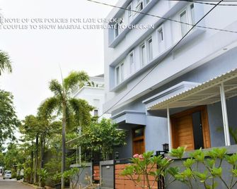 ZEN Rooms Puri Indah Syariah - Jakarta