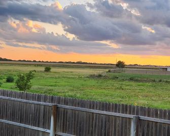 Charming 3-bedroom house with WiFi and AC in Seguin - Seguin - Outdoor view