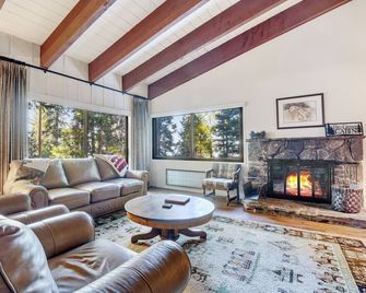 Waters Edge Escape - Tahoma - Living room
