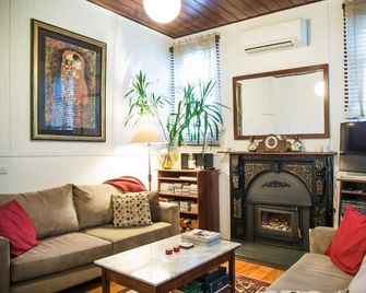 The perfect getaway, just an hour and a half away from Melbourne. - Maldon - Sala de estar