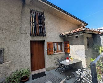 Casa tua Alla Torre- Lago Di Iseo - Marone - Innenhof