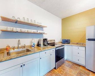 Cozy Mountain Hideaway - Waynesville - Kitchen