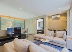 NEW with Pro 4 Beds Modern House near Kamala Beach - Kamala - Living room