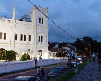 Urban Galle Villa - Galla