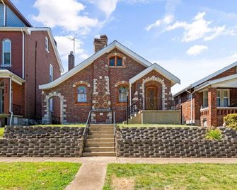 The Hill | 4 Bed 2 Bath | Beautiful Private Home - סנט לואיס - בניין