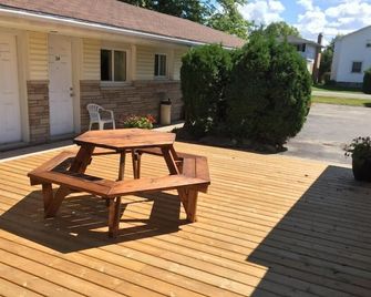 Satelite Motel - Sault Ste Marie - פטיו