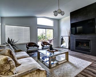 Monthly 1 Story, 3 Bdr Gorgeous Home Summerlin Pet Friendly - לאס וגאס - סלון