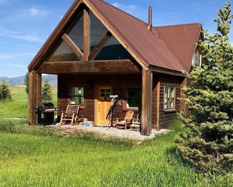 'Everything Is Top Cabin!' - Livingston - Patio
