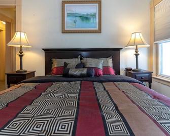 House of Vines: 'Perfect location to stay and enjoy the Finger Lakes' - Penn Yan - Schlafzimmer