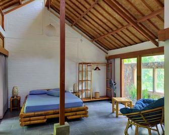 Lombok Pool House - Kuta Lombok - Kamar Tidur