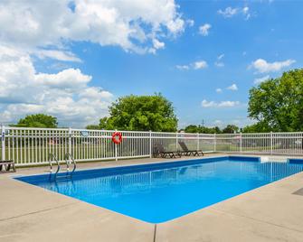 Best Western Smiths Falls Hotel - Smiths Falls - Pool