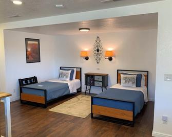 Bryce Vistas Vacation Apartment - Claron Suite - Tropic - Bedroom
