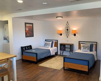 Bryce Vistas Vacation Apartment - Claron Suite - 트로픽 - 침실