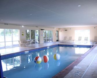 Hampton Inn & Suites Fremont - Fremont - Piscina