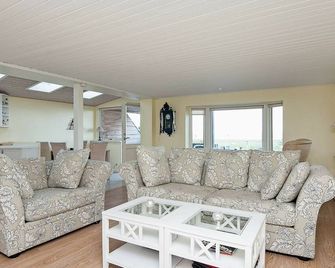 Delightful Holiday Home in Bjert With Sea View - Kolding - Wohnzimmer