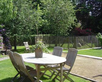 B&B Wisteria - Herfelingen - Patio