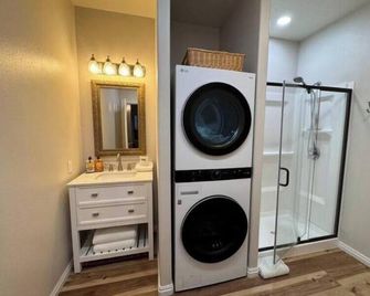 Chubbuck, luxury, remodeled apartment. - Chubbuck - Laundry facility