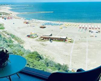 Maritimo Luxury Aparthotel - Constanţa - Strand