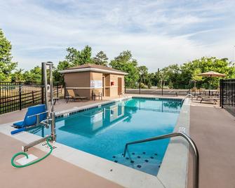 1 Bedroom Suite in Knoxville | Shared Outdoor Pool + 24h Business Center - Farragut - Pool
