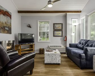 The Woods Cabins - Eureka Springs - Sala de estar