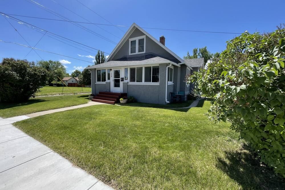 Cozy home minutes from downtown and close to the Big Horn Mountains. - Sheridan - Building