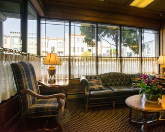 Coventry Motor Inn - San Francisco - Living room