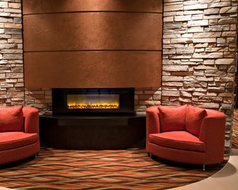 Holiday Inn Express Pembroke By IHG - Pembroke - Lounge